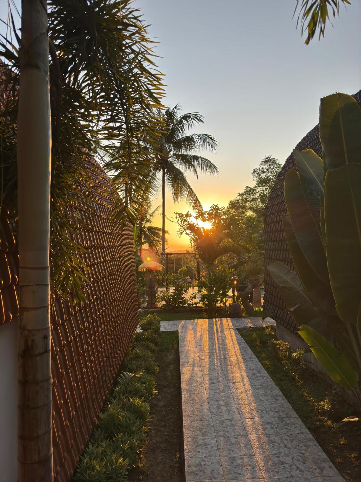 Meket Bungalows Toyapakeh Luaran gambar